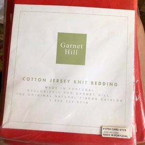 GARNET HILL  Twin jersey fitted sheet with  2 pillow cases/NEW